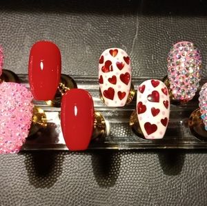 Custom-made press on nails in all sizes